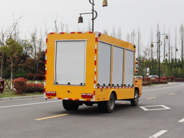 東風(fēng)多利卡救險(xiǎn)車(chē)